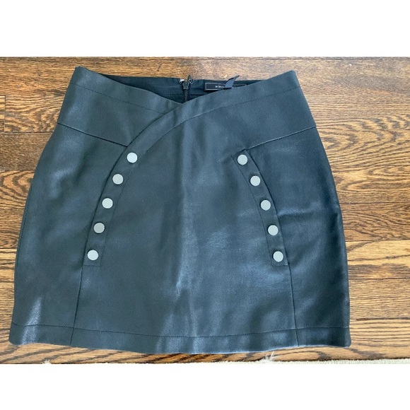 COPY - BCBGMAXAZRIA FUAX LEATHER MINI SKIRT SIZE … - Picture 3 of 6